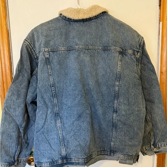 Old navy Sherpa denim jacket - Picture 3 of 3